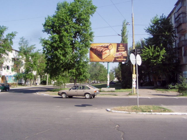 Щит 6x3,  вул.Донецька,39